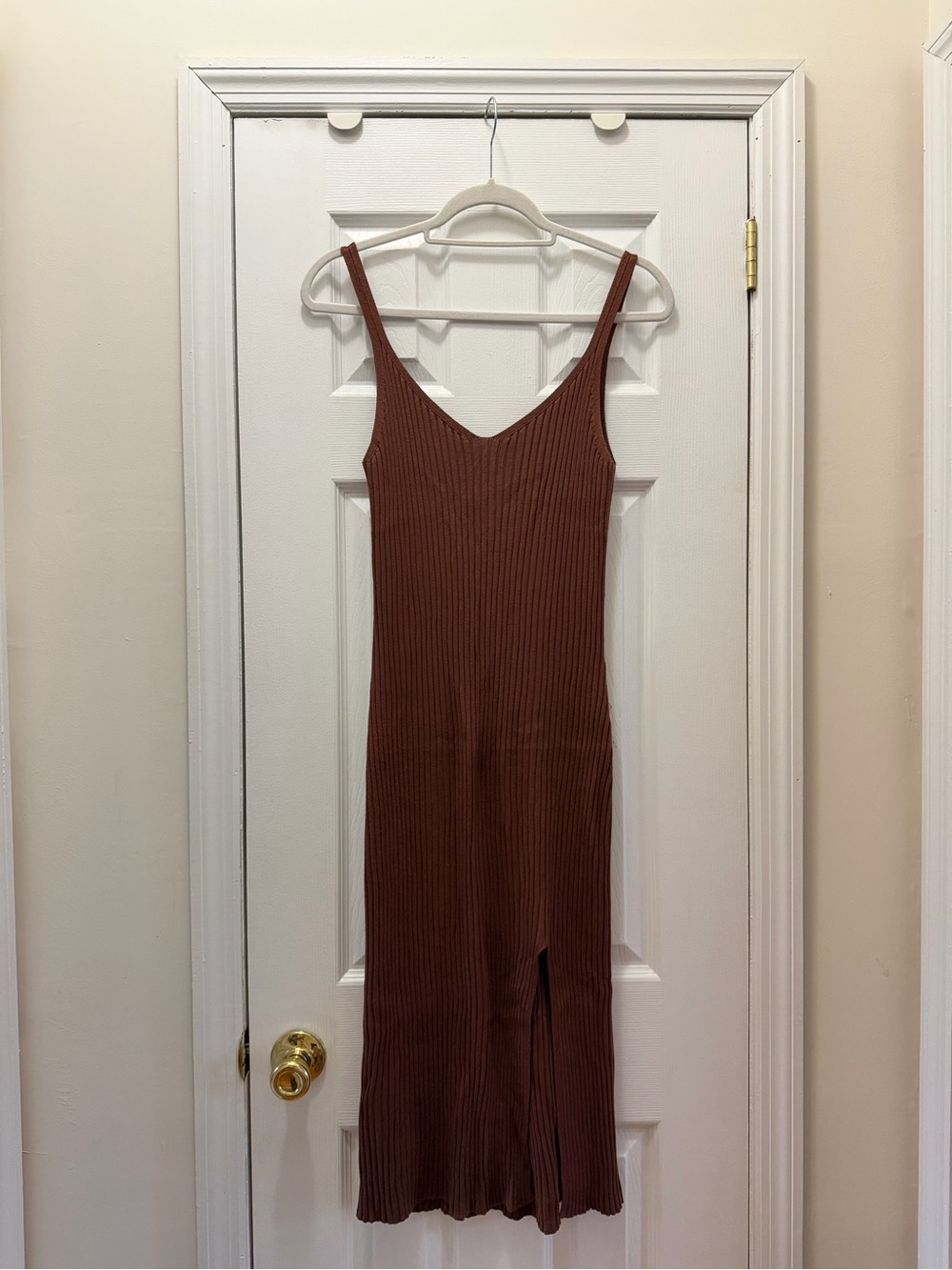 Abercrombie & Fitch Ribbed V-Neck Midi Dress in Rust Brown - Picture 2 of 4